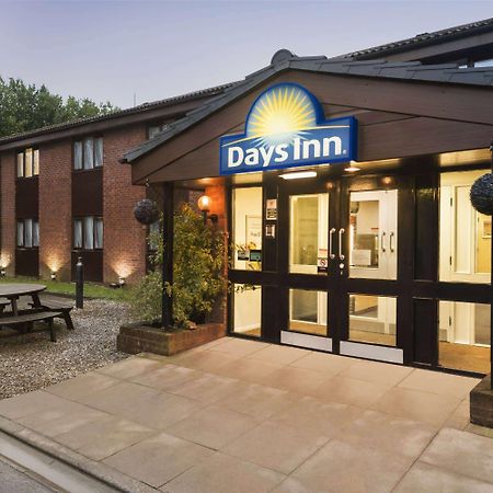 Days Inn Bridgend Cardiff Bagian luar foto