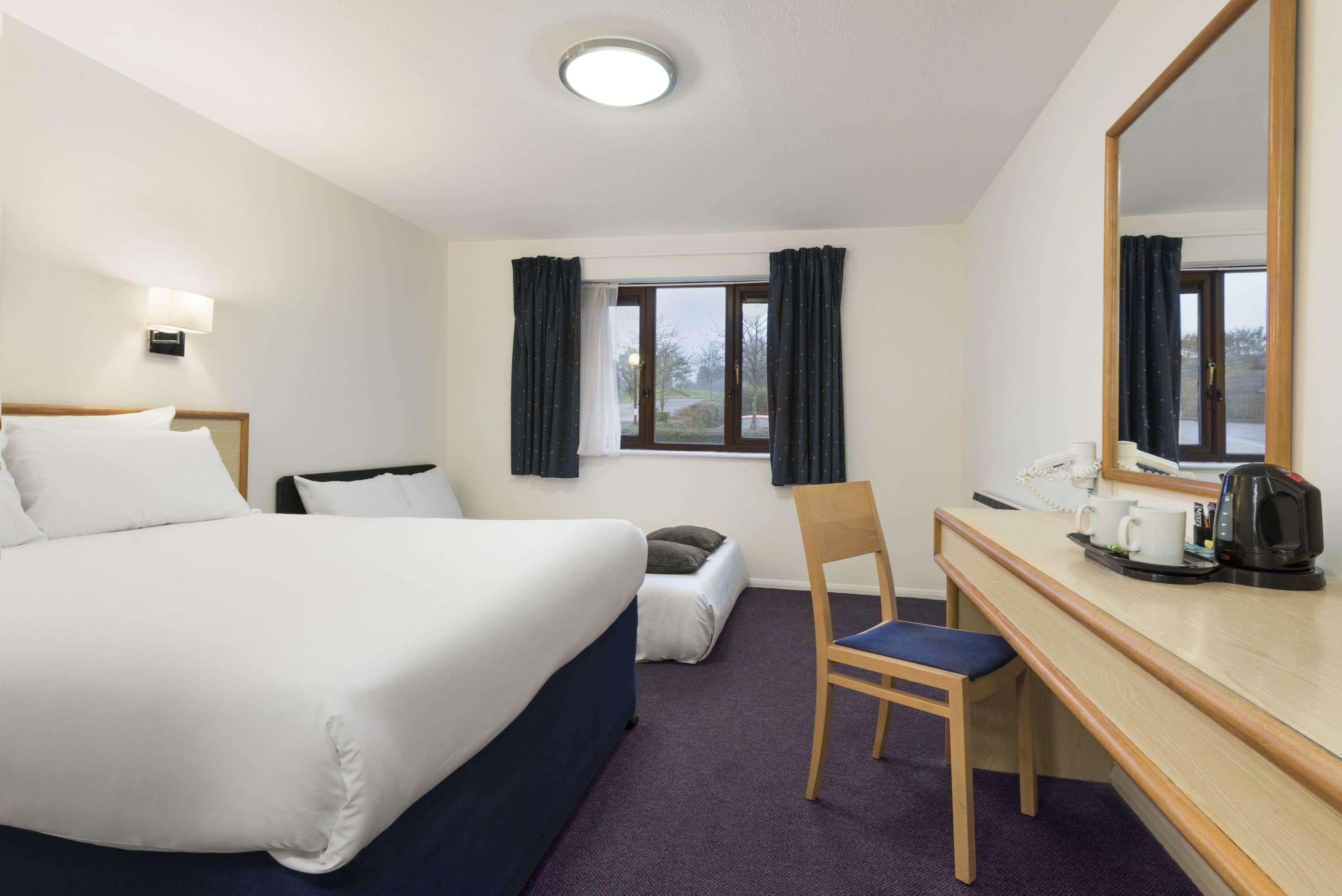 Days Inn Bridgend Cardiff Bagian luar foto