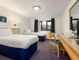 Days Inn Bridgend Cardiff Bagian luar foto